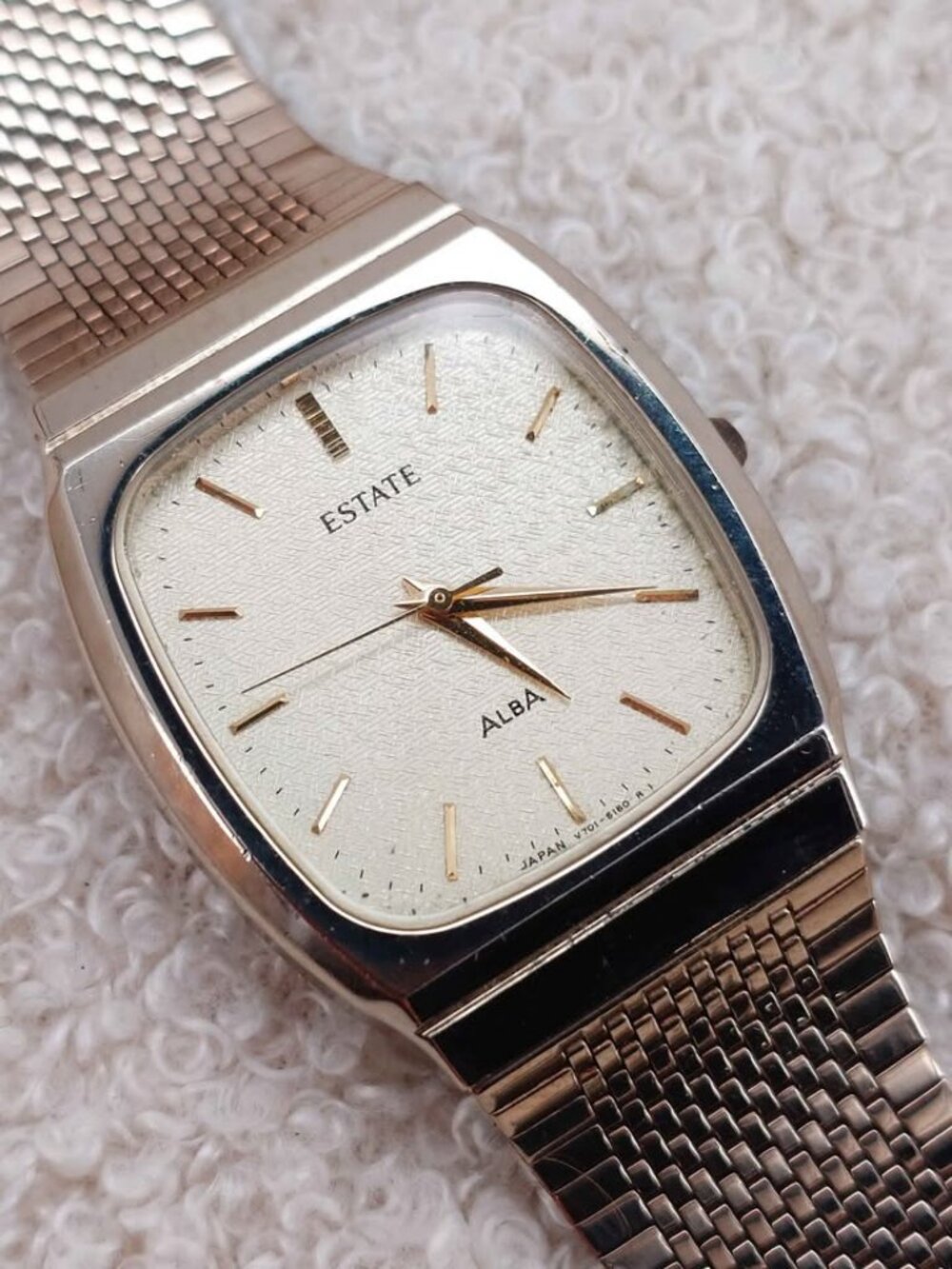 Seiko Alba Estate Unisex Quartz Watch V701-5080 Champagne Tank 29mm New Battery - Picture 4 of 10